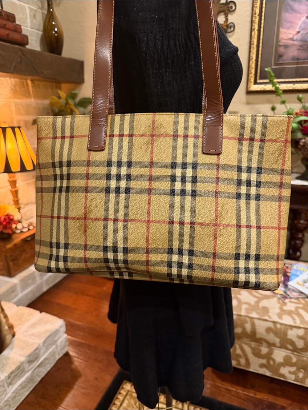 Burberry Beige Vintage Check Messenger Tote w/Brown Leather Straps *EXCEPTIONAL🌸